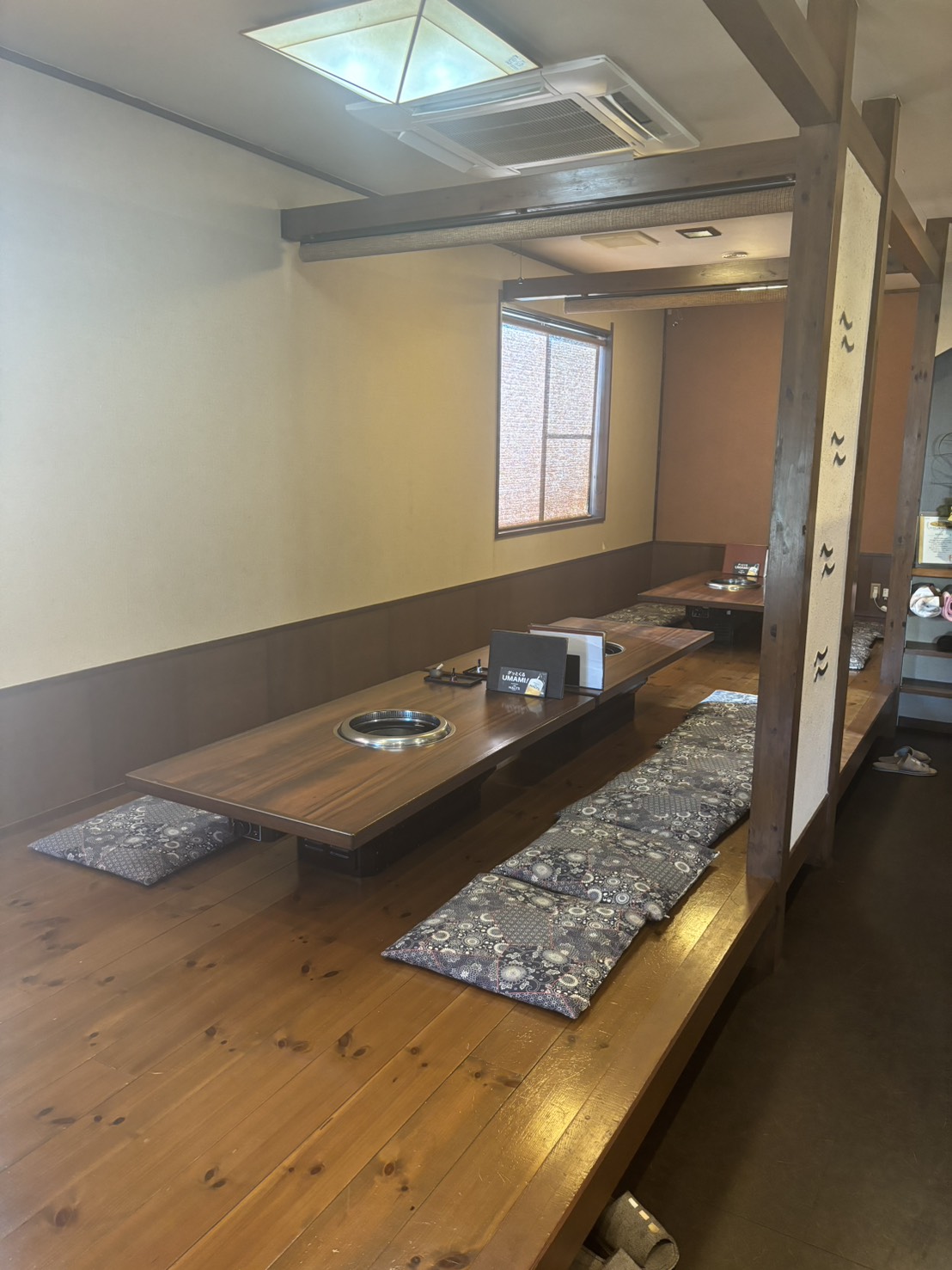 焼肉野路 店内